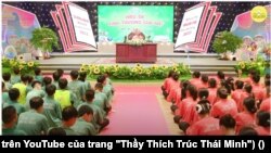 Đại Đức Thích Trúc Thái Minh trong một buổi giảng pháp. (Hình: Trích xuất từ video trên YouTube của trang "Thầy Thích Trúc Thái Minh)