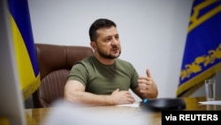 Tổng thống Ukraine Volodymyr Zelenskyy nói chuyện với diễn đàn Doha Forum qua video, ngày 26/3/2022. (Ukrainian Presidential Press Service/Handout via Reuters)