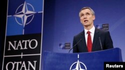 Tổng thư ký Liên minh NATO Jens Stoltenberg nói chuyện tại một cuộc họp báo