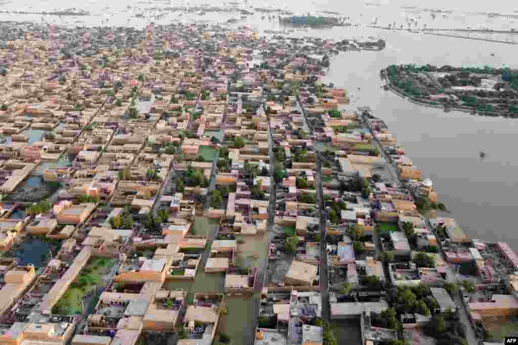 ملک بھر میں مجموعی طور پر تین کروڑ 30 لاکھ افراد سیلاب سے متاثر ہوئے ہیں۔