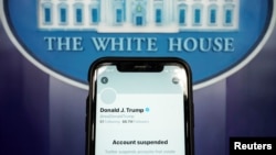 Tài khoản Twitter của TT Trump bị đóng.