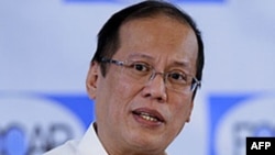 Tổng thống Philippines, Benigno Aquino, đề nghị các nước trong Hiệp hội ASEAN nên cùng nhau giải quyết vấn đề Biển Đông trước khi mời Trung Quốc tham gia thảo luận 