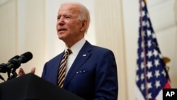 Tổng thống Joe Biden phát biểu về nền kinh tế trong Phòng Quốc yến của Nhà Trắng, ngày 22 tháng 1, 2021, ở Washington.