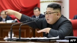 Lãnh tụ Kim Jong Un tham dự một phiên họp của Ban Chấp hành Trung ương đảng Lao động Triều Tiên lần thứ 5.