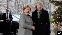 Bà May vận động Thủ tướng Đức Angela Merkel tái đàm phán thỏa thuận Brexit