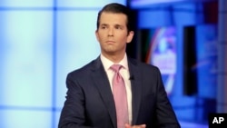 Donald Trump Jr. xuất hiện trong một chương trình truyền hình của đài Fox News để trả lời phỏng vấn về cuộc gặp gỡ vào tháng 6 năm 2016, ngày 11 tháng 7, 2017.