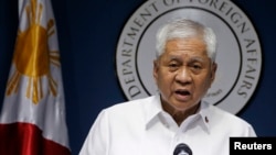 Ngoại trưởng Philippines Albert del Rosario.