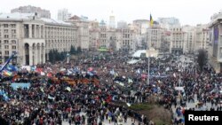 Người biểu tình tại Quảng trường Maidan ở Kyiv, ngày 1/12/2013. Đây là cuộc biểu tình lớn nhất so với các cuộc biểu tình trong tuần qua.