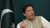 پاکستان کے سابق وزیرِ اعظم عمران خان اسلام آباد میں رائٹرز کو انٹرویو دیتے ہوئے۔ فائل فوٹو