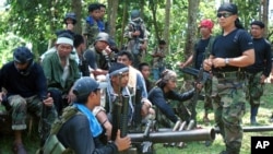 Nhóm phiến quân Abu Sayyaf trên đảo Basilan, phía nam Philippines, khét tiếng với các vụ bắt cóc đòi tiền chuộc. Nhóm phiến quân này mới chặt đầu 2 thuyền viên người Việt vì không đòi được tiền chuộc.