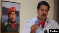 Cố Tổng thống Hugo Chavez đã chỉ định Phó Tổng thống Maduro làm người kế nhiệm trước khi từ trần hôm thứ ba vì bệnh ung thư.