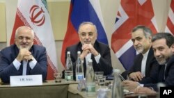 Từ trái: Ngoại trưởng Iran Javad Zarif, người đứng đầu ngành hạt nhân Iran Ali Akbar Salehi, Trợ lý đặc biệt cho Tổng thống Iran Hossein Fereydoun, và Thứ trưởng Ngoại giao Iran Abbas Araghchi chờ đợi để bắt đầu cuộc đàm phán tại Lausanne, Thụy Sĩ.