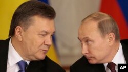 Tổng thống Nga Vladimir Putin và Tổng thống Ukraina Viktor Yanukovych tại Moscow, ngày 17/12/2013.