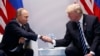 Trump và Putin bắt đầu họp kín