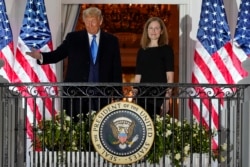 Trump ve Anayasa Mahkemesi üyeliğine atadığı Amy Coney Barrett