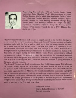 Mấy dòng tiểu sử của GS. Phạm Hoàng Hộ cùng với Lời Tựa của Peter Shaw Ashton, nhà sinh học gốc Anh, Tiến sĩ Đại Học Cambridge, Giáo Sư Charles Bullard ngành Lâm Học, Đại Học Harvard nơi bìa sau của bộ sách Cây Cỏ Việt Nam [Quyển II, Tập 2] xuất bản tại Montréal 1993.