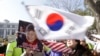 Những người ủng hộ Tổng thống Park Geun-hye biểu tình ở Seoul, Hàn Quốc, 27/2/2017.