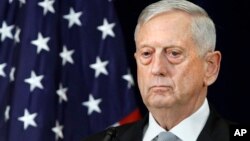 Bộ trường Quốc phòng Mỹ James Mattis trong cuộc họp báo tại Bộ Ngoại giao ở Washington ngày 17/8/2017 (AP Photo/Jacquelyn Martin).