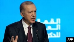 Cumhurbaşkanı Erdoğan yüksek yargıdaki yetki tartışmasıyla ilgili bu hafta "Taraf değil, hakemiz" dedi.