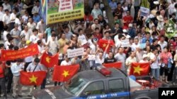 Biểu tình chống Trung Quốc tại Hà Nội, ngày 7/8/2011