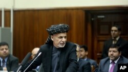 Tổng thống Afghanistan Ashraf Ghani phát biểu trong một cuộc họp tại trụ sở Quốc hội ở Kabul.