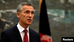 Tổng thư ký NATO Jens Stoltenberg phát biểu tại một cuộc họp báo ở Kabul, ngày 6/11/2014.