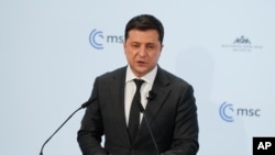 Tổng thống Ukraine Volodymyr Zelenskiy phát biểu trước những người tham dự Hội nghị An ninh Munich ở Munich, Đức, ngày 19 tháng 2, 2022.