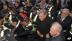 Hồng Y George Pell của Úc.