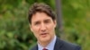 Thủ tướng Justin Trudeau, cố gắng giảm số lượng thường trú nhân tạm thời - và có thể là cả di dân. Di dân bị xem là nguyên nhân gây ra tình trạng thiếu hụt và đẩy giá nhà lên cao.