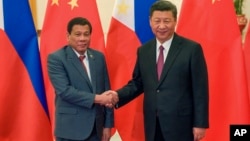 Tổng thống Philippines Duterte và Chủ tịch Trung Quốc Tập Cận Bình trong một cuộc gặp năm 2017.