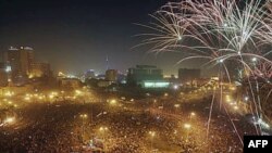 Ông Essam Sharaf đã tham gia các cuộc biểu tình lớn tại Quảng trường Tahrir ở Cairo khiến ông được nhiều người trong các thanh niên biểu tình quý mến