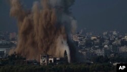 Một cuộc không kích của Israel ở Dải Gaza được nhìn thấy từ miền nam Israel, ngày 10 tháng 11 năm 2023.
