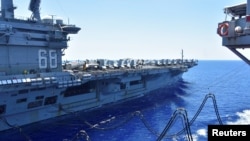 USS Nimitz nhận thêm nhiên liệu tại Biển Đông, 7 tháng Bảy, 2020.