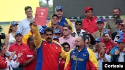 Ông Maduro đã yêu cầu được trao thêm quyền hạn sau khi Mỹ áp đặt các biện pháp chế tài đối với một số quan chức Venezuela bị cáo buộc vi phạm nhân quyền.