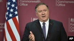 Ngoại trưởng Mỹ Mike Pompeo phát biểu trong một cuộc họp báo chung với Ngoại trưởng Anh Jeremy Hunt tại Bộ Ngoại giao Anh ở London, ngày 8 tháng 5, 2019.