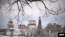 Tuyết phủ Tu viện Novodevichy, ở Moscow, thủ đô của Nga, hôm 1/1/12 sau một đêm tuyết rơi